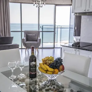https://tinas-apartments-with-panoramic-sea-view.batumihotels.net